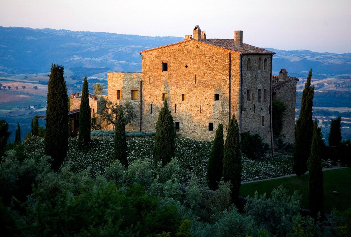 Tus008 - Spectacular Tuscan Castle from XI century | Latin