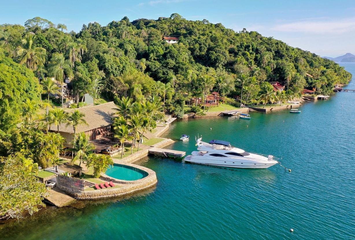 Ang005 - Paradise island in Angra dos Reis