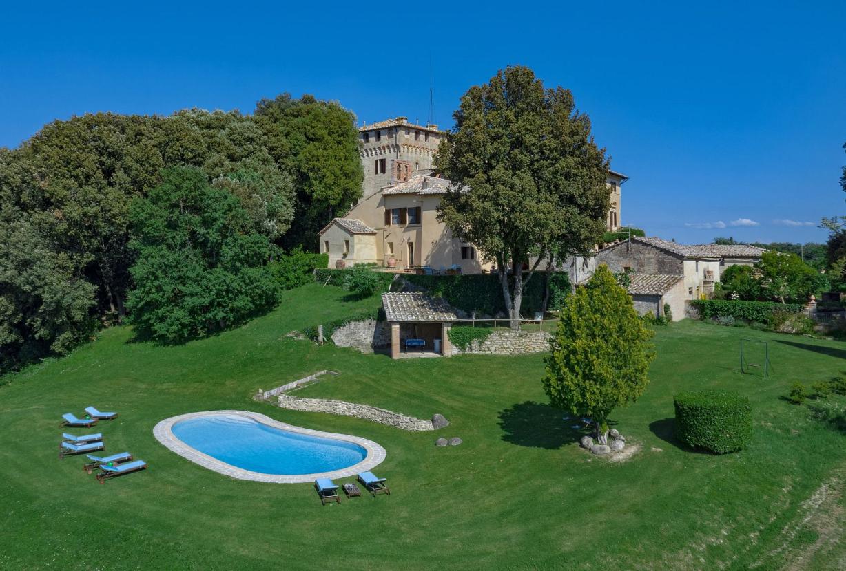 Tus005 - Castle in the region of Siena