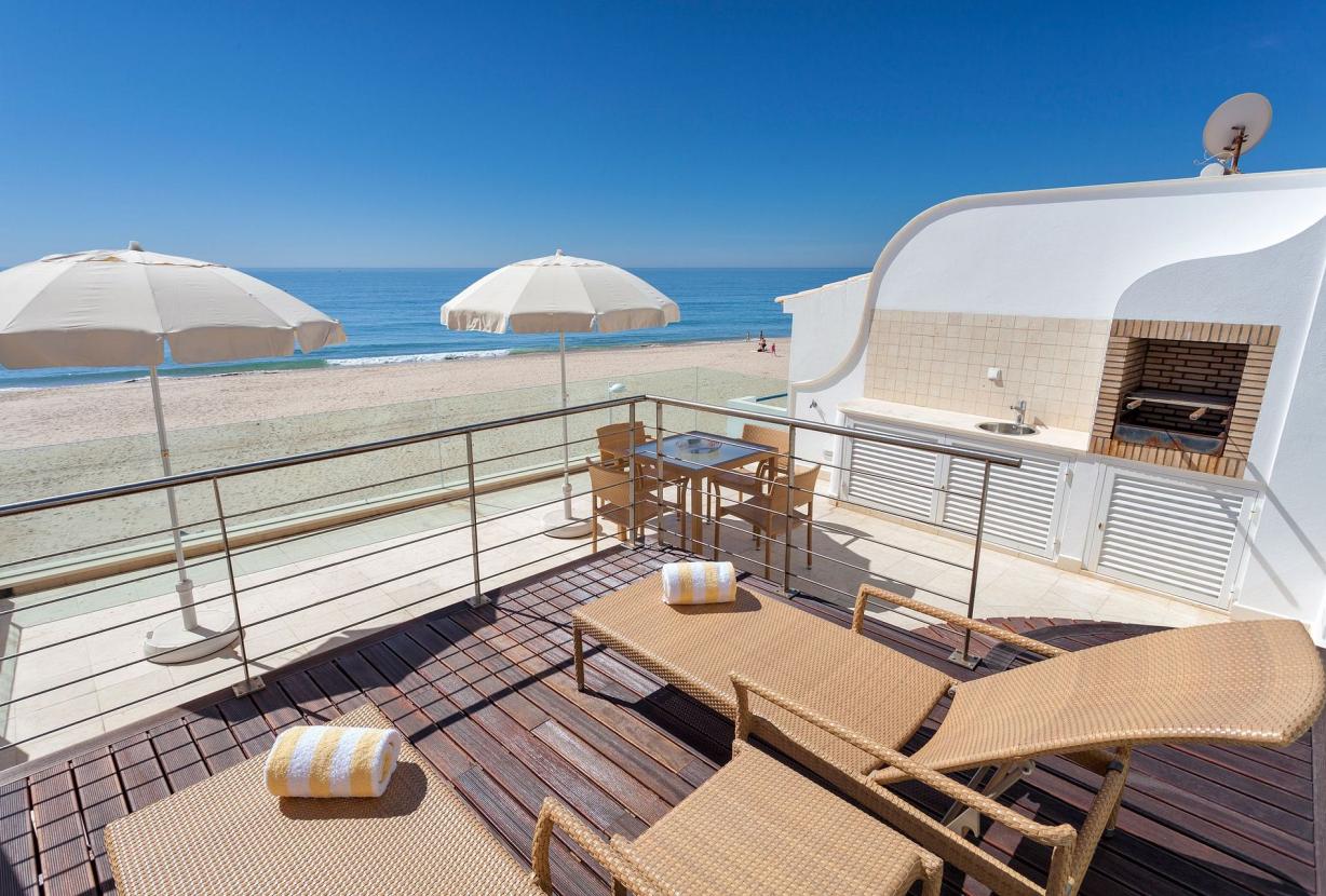 Alg005 - Cabanas de praia em Salema, Algarve