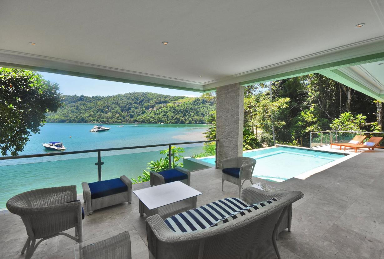 Ang013 - Sea front villa in Angra