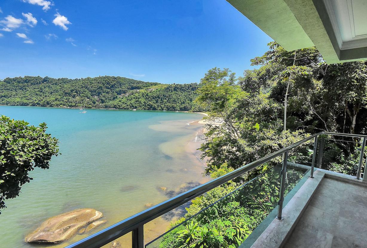 Ang013 - Sea front villa in Angra