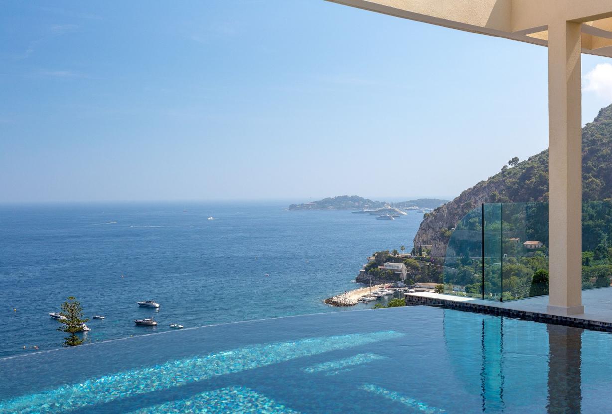 Azu005 - Villa surplombant la baie d'Eze, Côte d'Azur