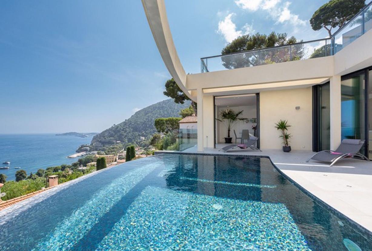 Azu005 - Villa surplombant la baie d'Eze, Côte d'Azur