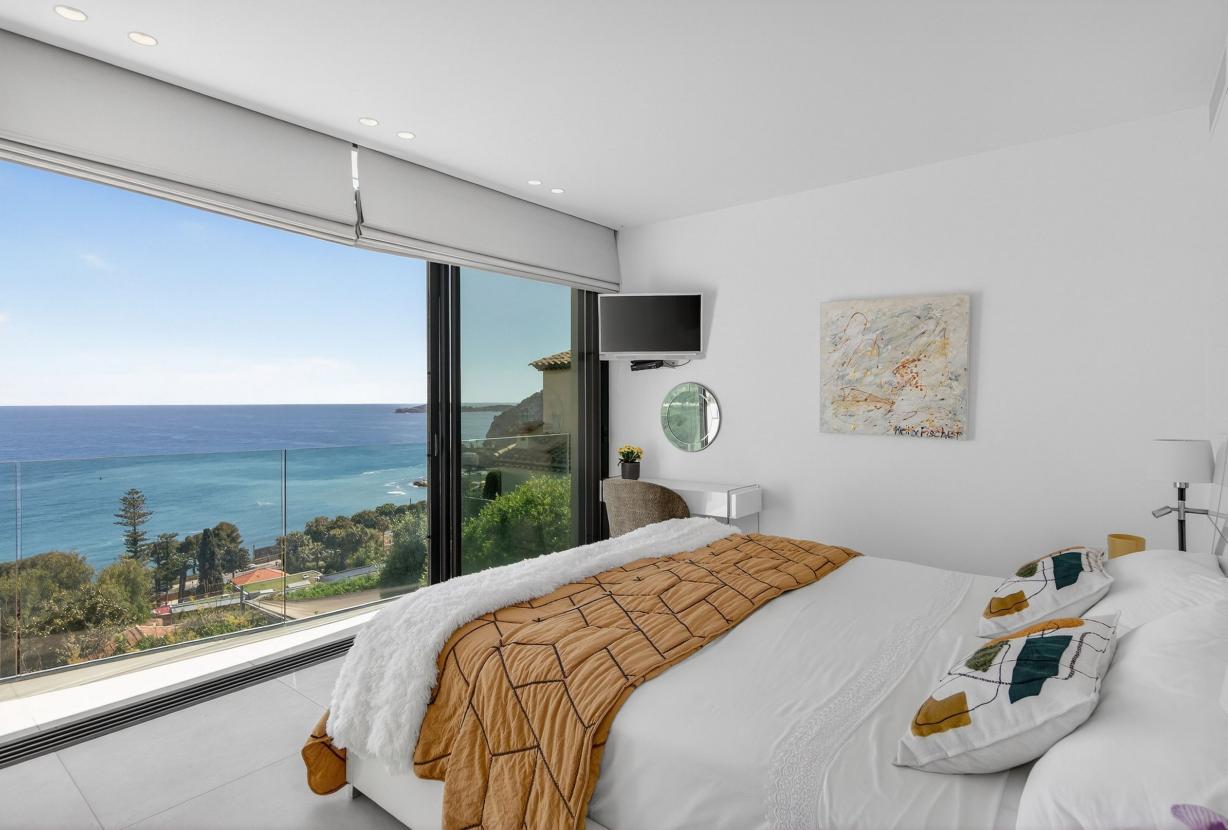 Azu005 - Villa surplombant la baie d'Eze, Côte d'Azur