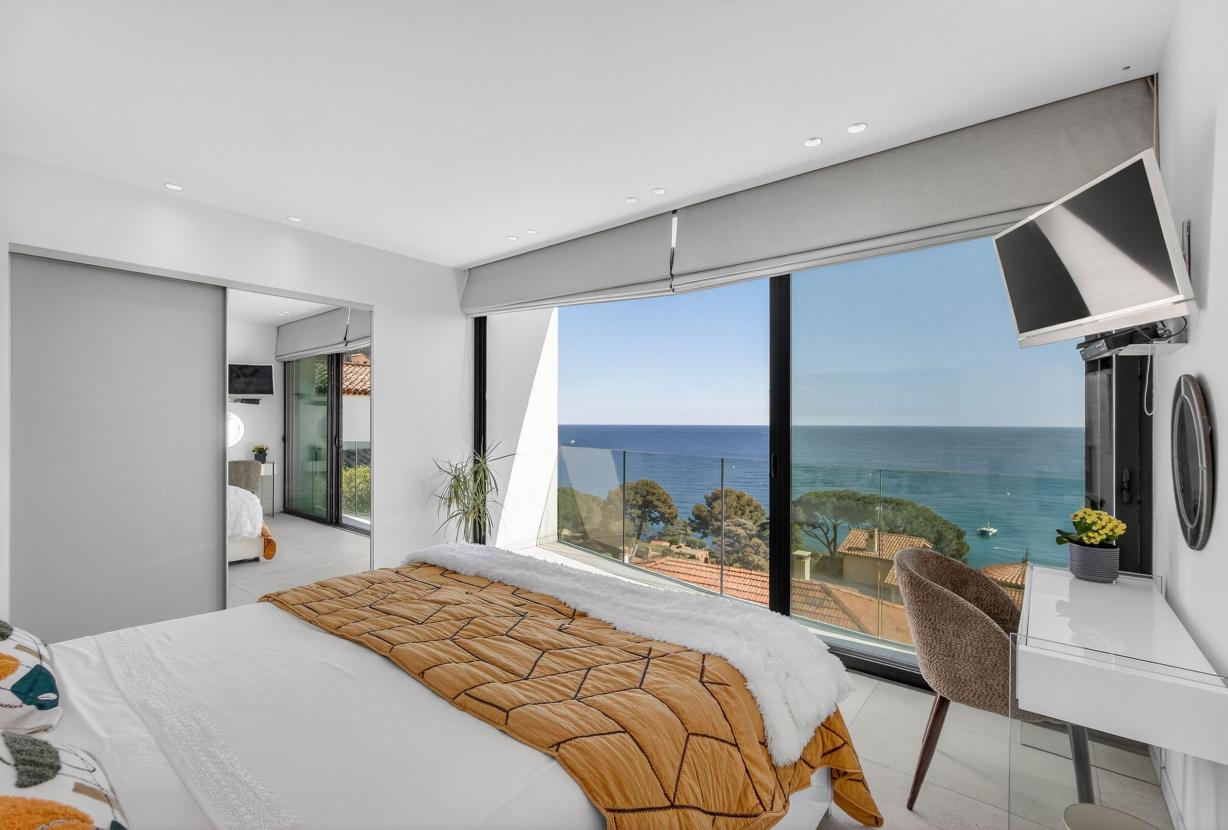 Azu005 - Villa surplombant la baie d'Eze, Côte d'Azur