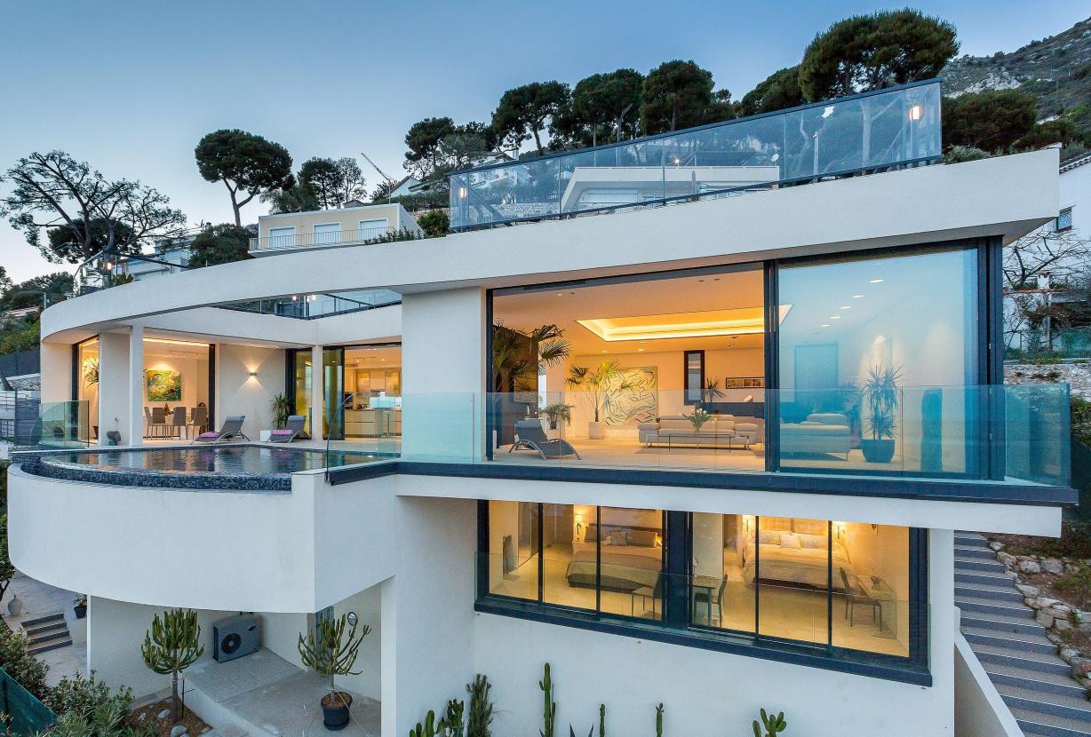 Azu005 - Villa surplombant la baie d'Eze, Côte d'Azur