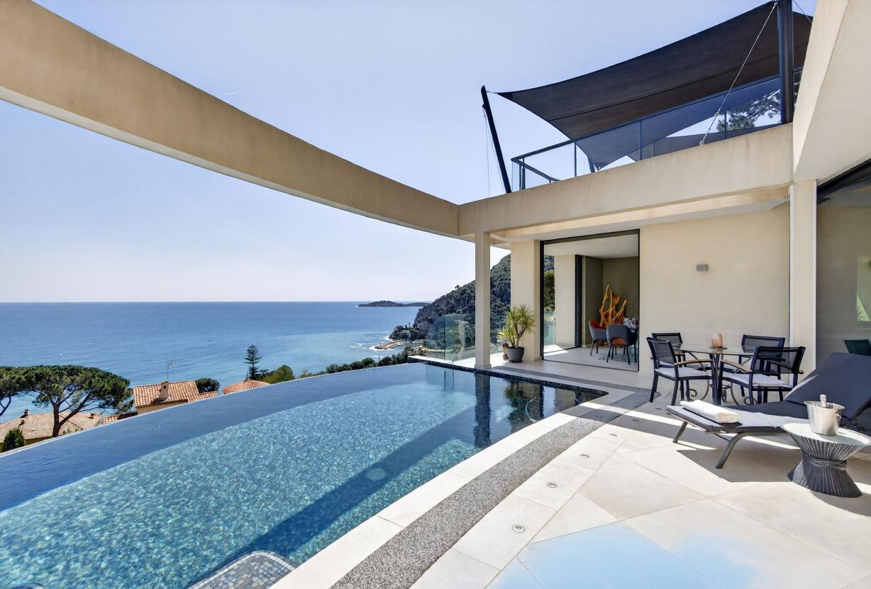 Azu005 - Villa surplombant la baie d'Eze, Côte d'Azur