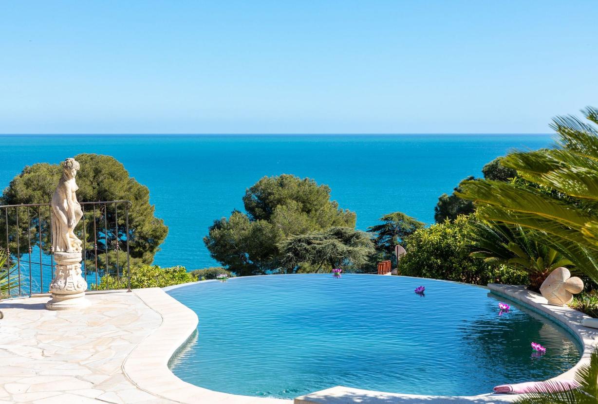 Azu006 - Villa de luxe au-dessus d'Eze-Sur-Mer, Côte d'Azur