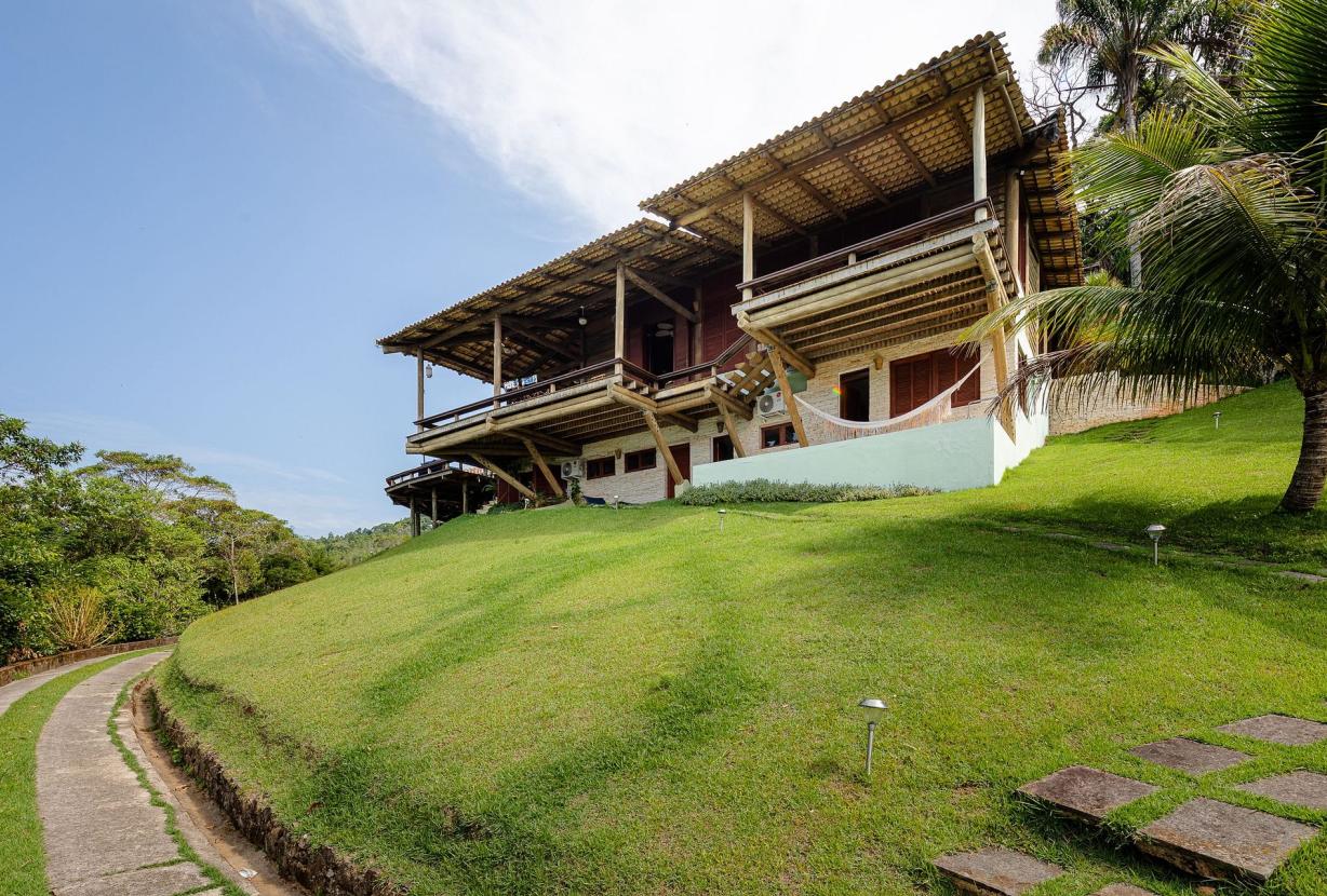 Ang014 - Linda casa de 6 suítes com ampla vista em Angra