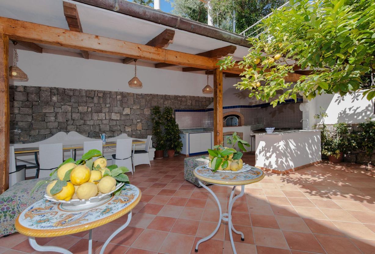 Cam009 - Villa de 3 pisos en la costa de Sorrento, Campania