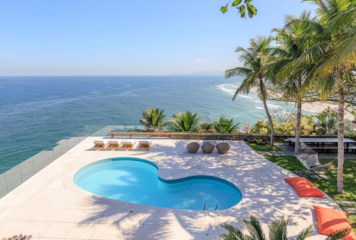 Rio005 - Contemporary mansion in Joá with an ocean view