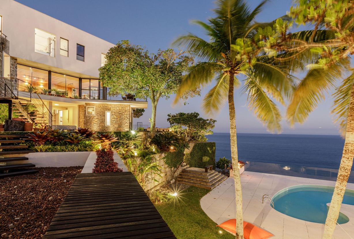 Rio005 - Contemporary mansion in Joá with an ocean view