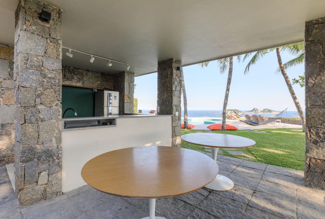 Rio005 - Luxury mansion with ocean view in Joá