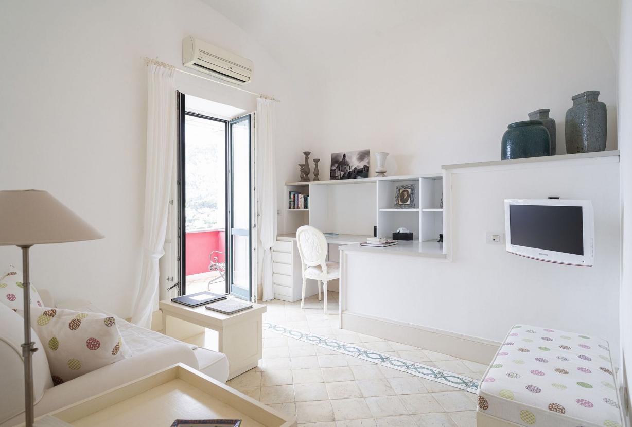 Cam013 - Villa in Capri town, Campania