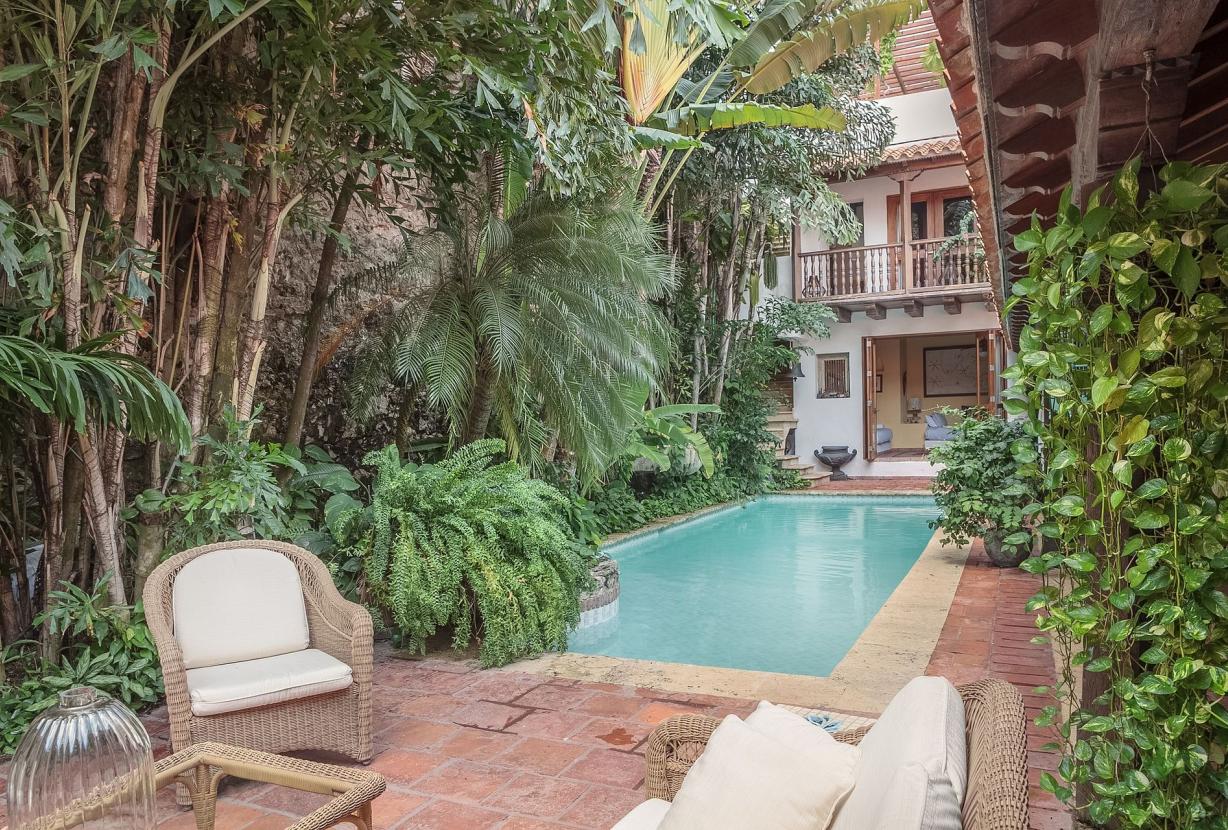 Car099 - Beautiful colonial home with pool in the Old City