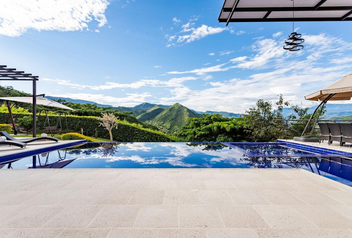 Anp009 - Casa de férias com piscina e vista montanha