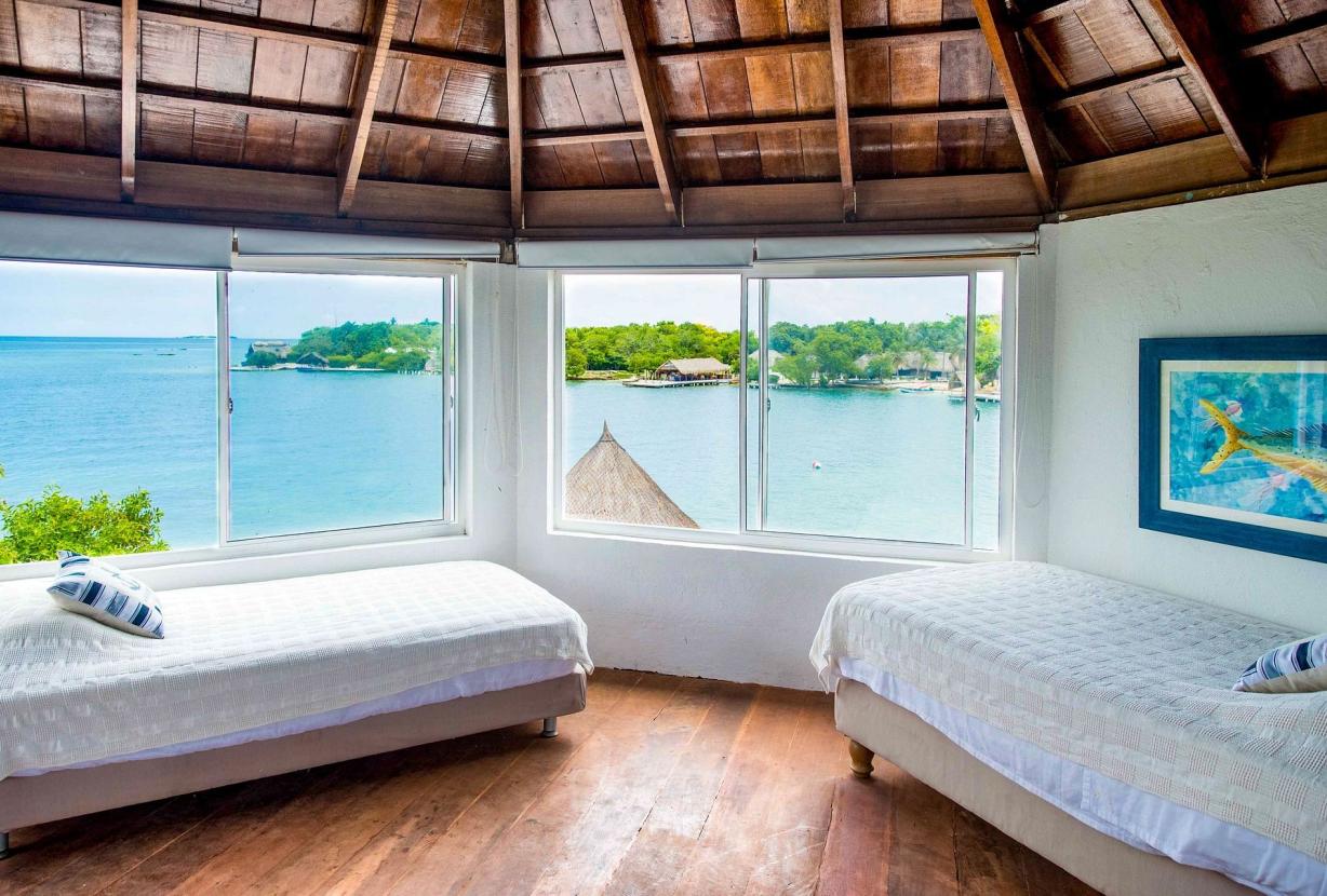 Car076 - Beautiful 5 bedroom villa in Islas del Rosario