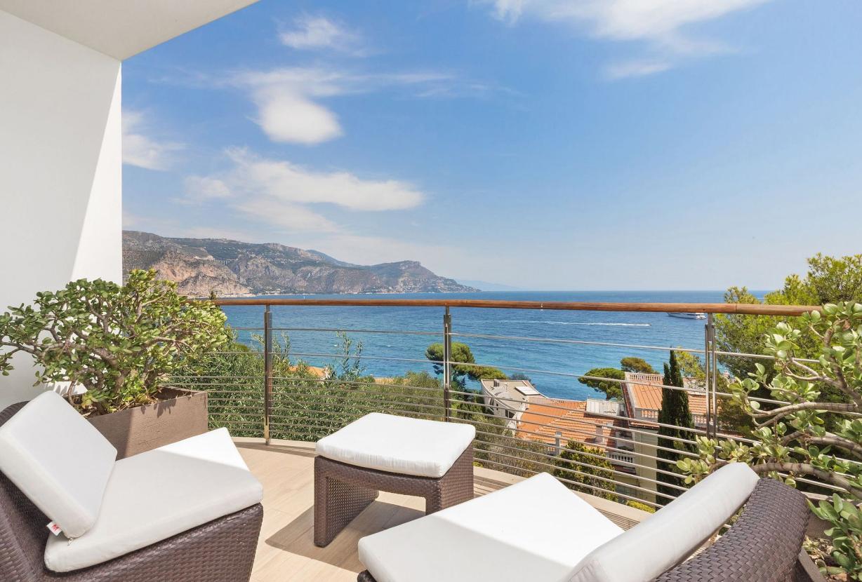 Azu007 - Villa avec piscine à débordement, Côte d'Azur