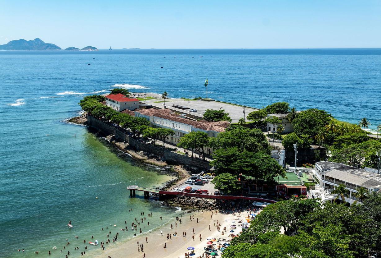Rio011 - Luxury oceanfront penthouse in Copacabana