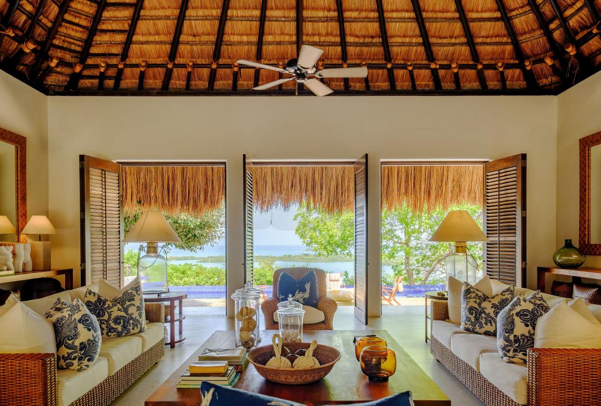 Car082 - Oceanfront villa with pools in Barú
