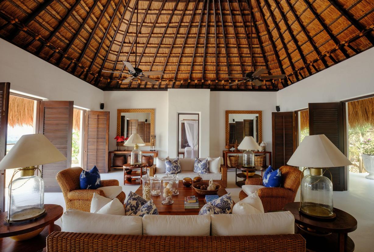 Car082 - Oceanfront villa with pools in Barú