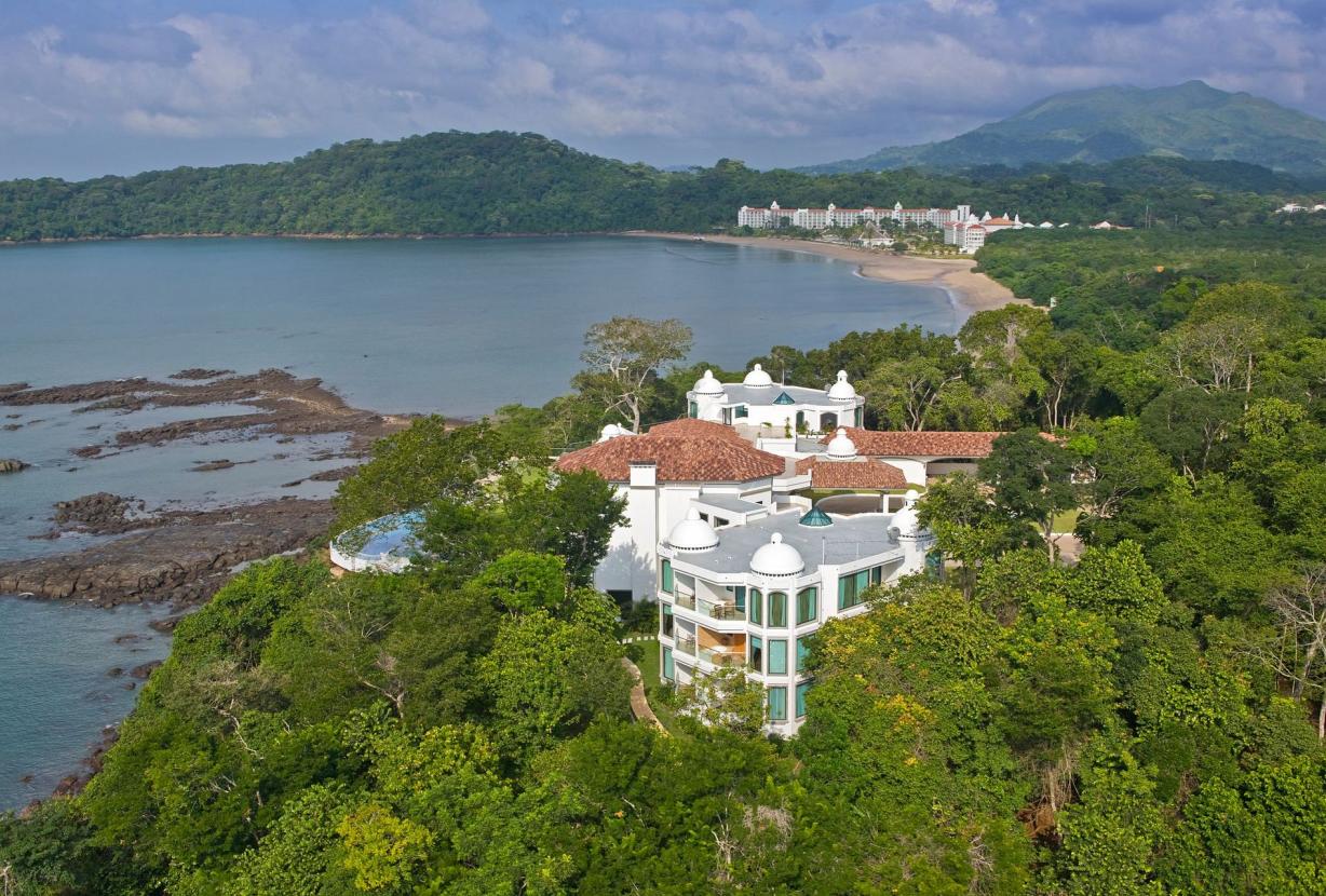 Pan013 - Massive luxury mansion with pool near Panama City