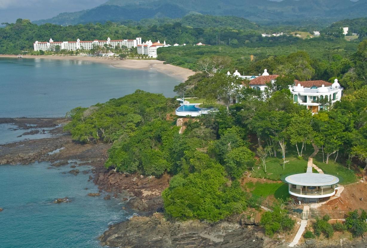 Pan013 - Massive luxury mansion with pool near Panama City