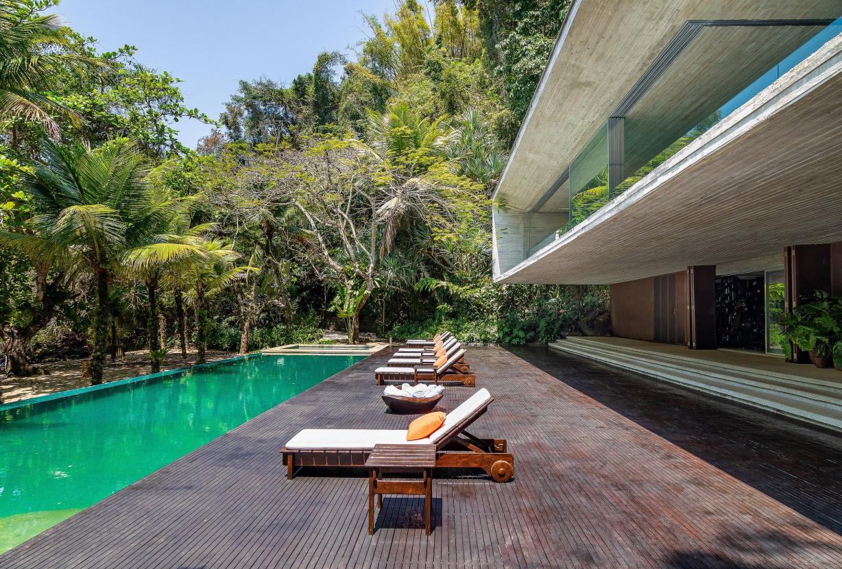 Pty008 - Luxury beachfront villa in Paraty