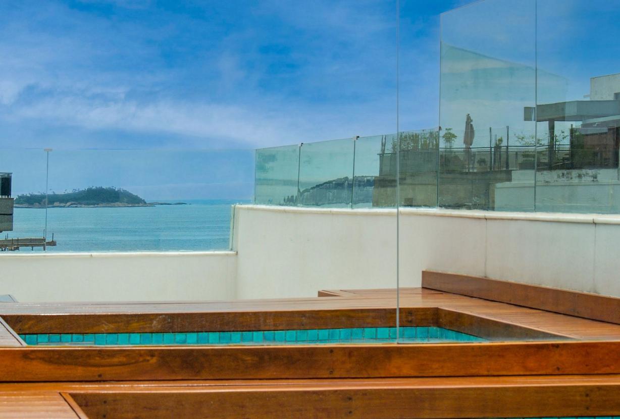 Rio026 - Duplex penthouse with sea view in Leblon