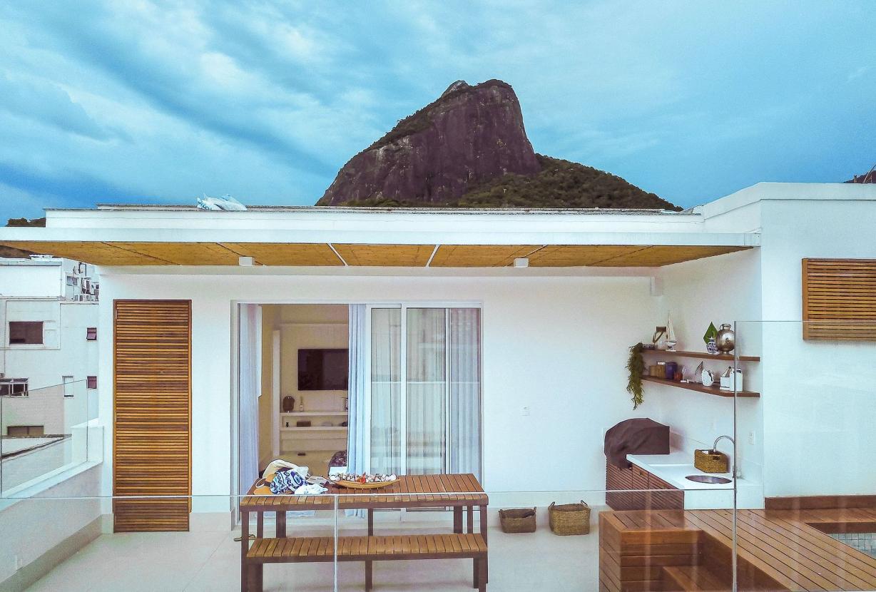 Rio026 - Duplex penthouse with sea view in Leblon