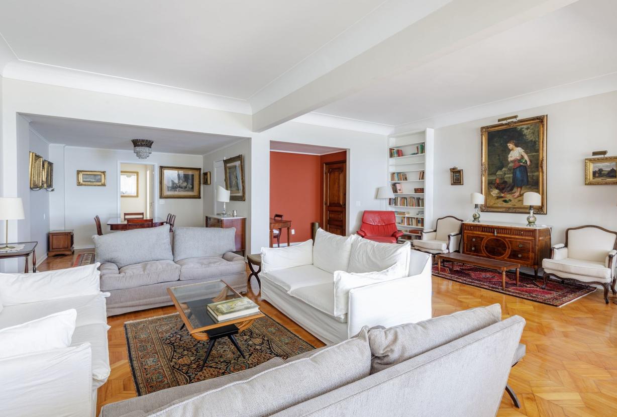Rio130 - Remarkable 3 bedroom apartment in Copacabana