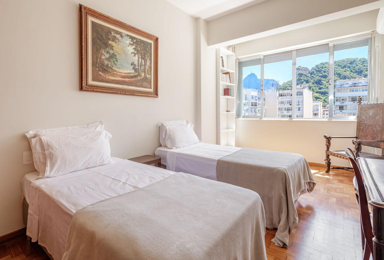 Rio130 - Remarkable 3 bedroom apartment in Copacabana