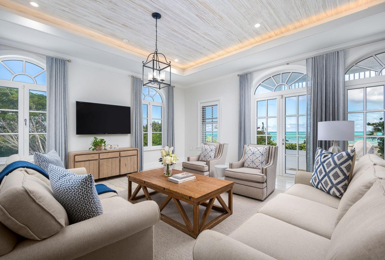 Tci001 – Elegant beachfront villa in Turtle Cove