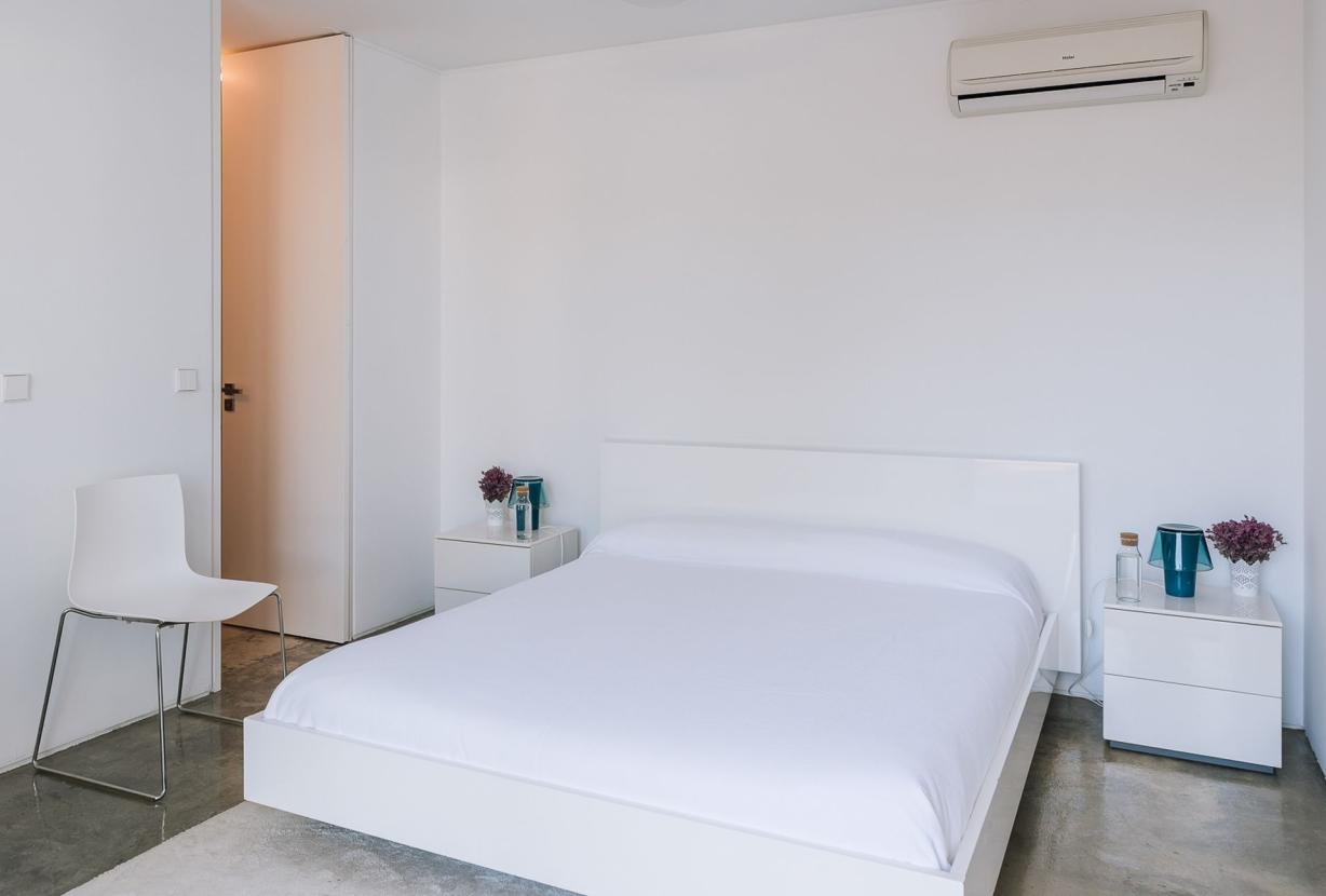 Com001 - Casa moderna rodeada de pinheiros, Comporta