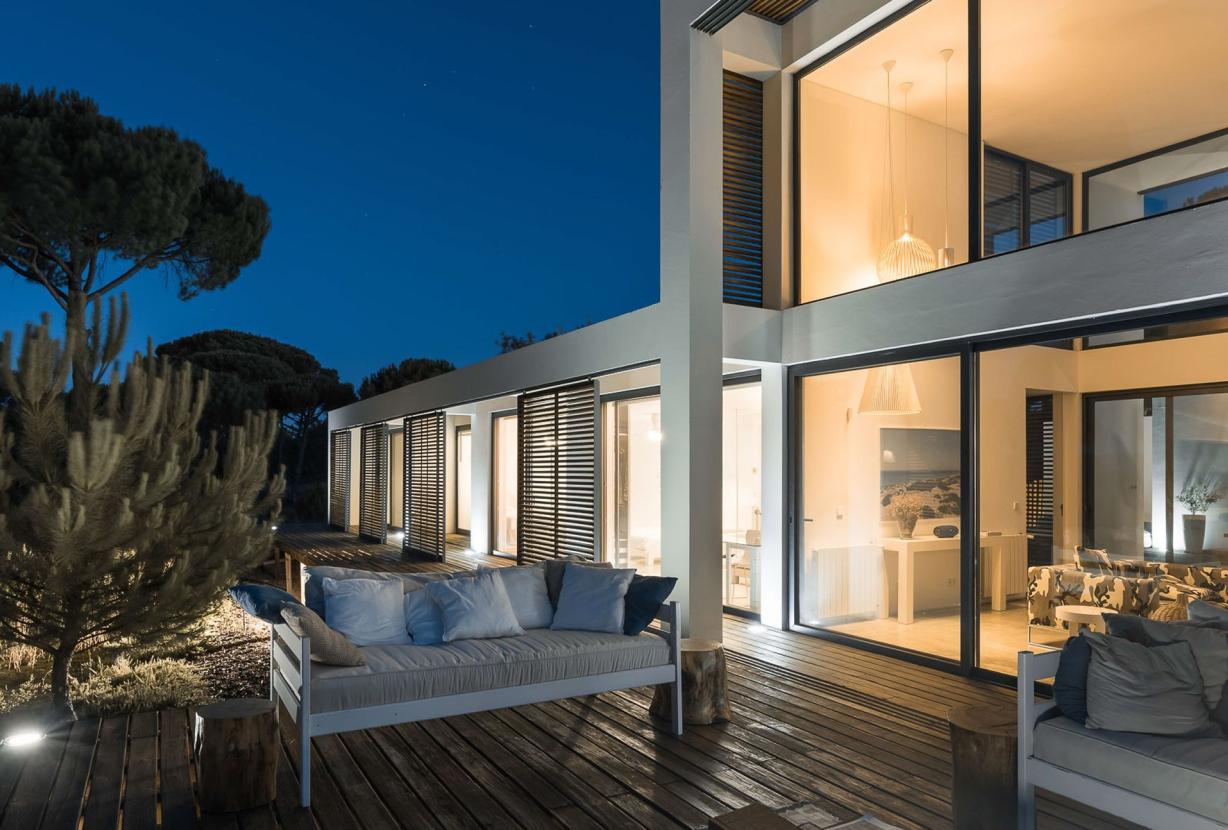 Com001 - Casa moderna rodeada de pinheiros, Comporta