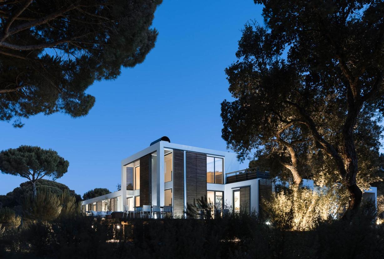 Com001 - Casa moderna rodeada de pinheiros, Comporta