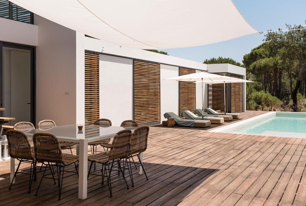 Com001 - Casa moderna rodeada de pinheiros, Comporta