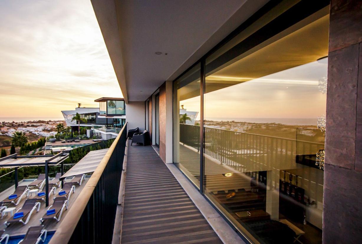 Alg008 - Villa Overlooking the Ocean, Algarve