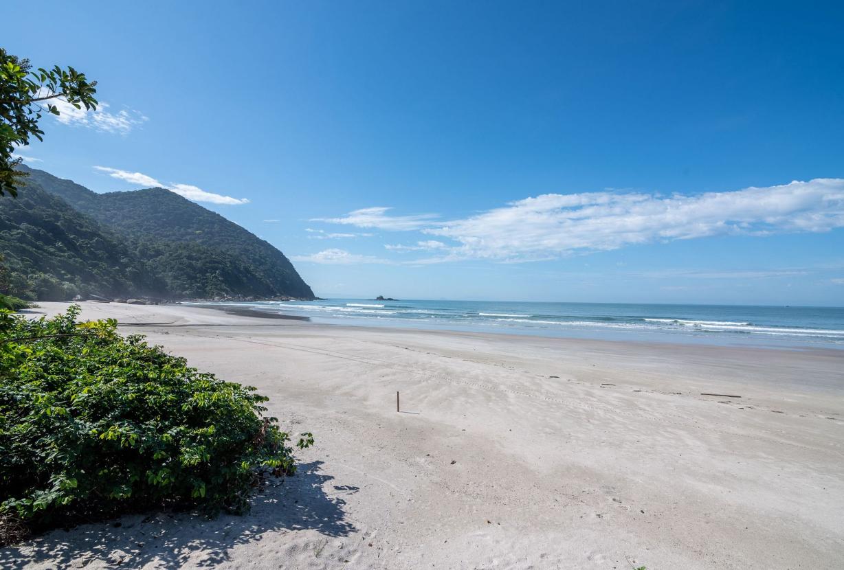 Gua001 - Hermosa villa en la arena en Guarujá