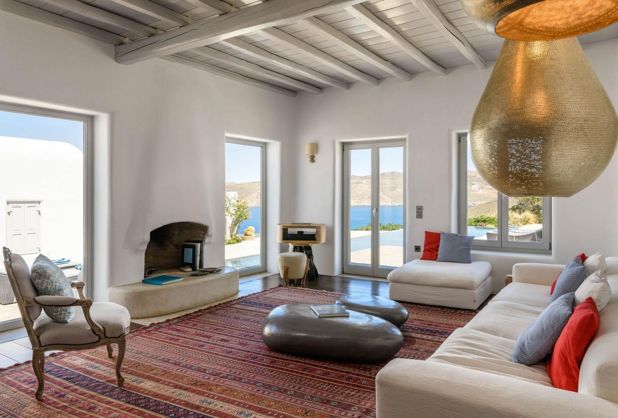 Cyc108 - Villa overlooking beach in Mykonos