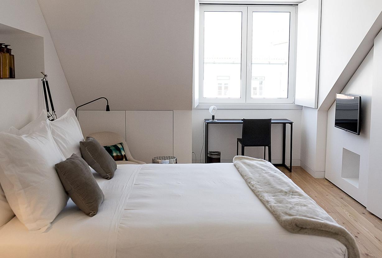 Lis005 - Luxury 2-bedroom Lisbon apartment in Chiado