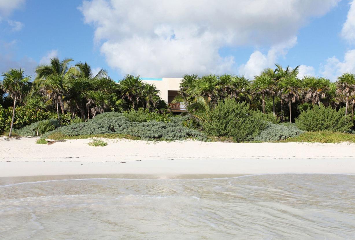 Tul048 - Oceanfront house with 4 suites in Tulum
