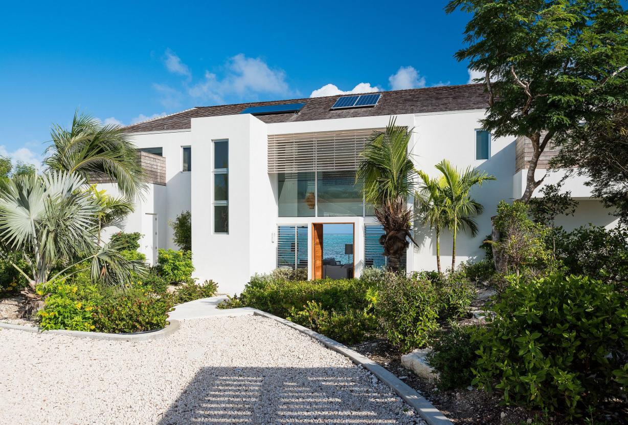 Tci024 – Luxurious beachfront villa in Turks and Caicos
