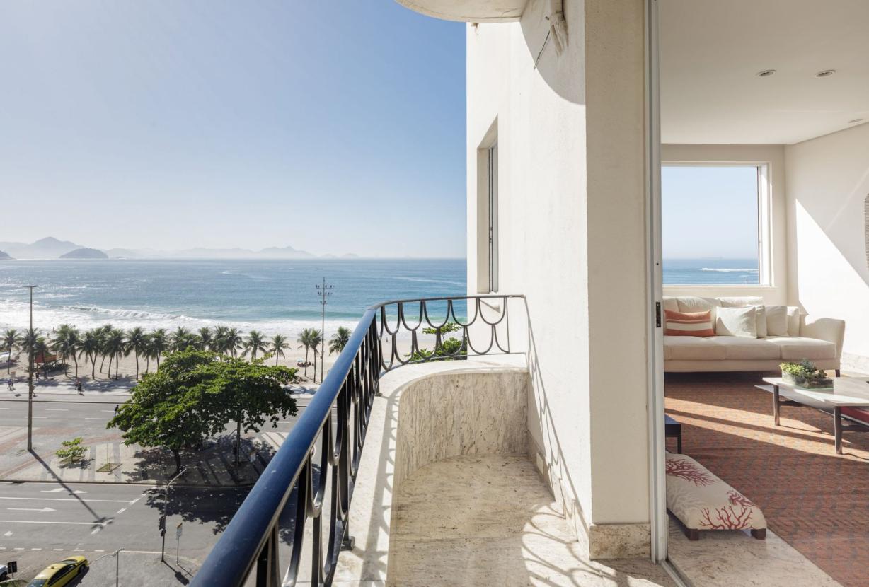 Rio394 - Charming beachfront apartment in Copacabana