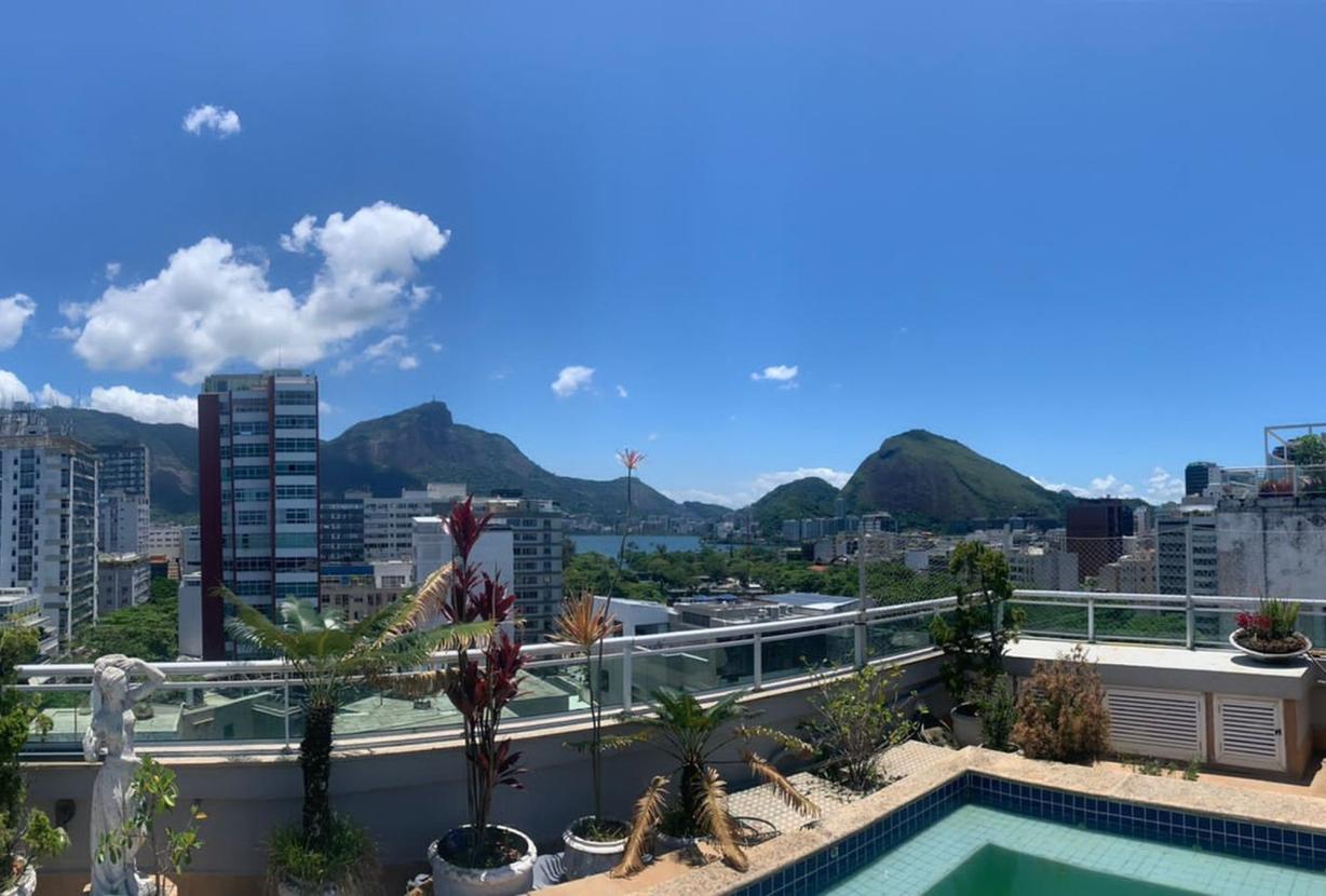 Rio330 - 4 bedroom penthouse with sea view in Leblon