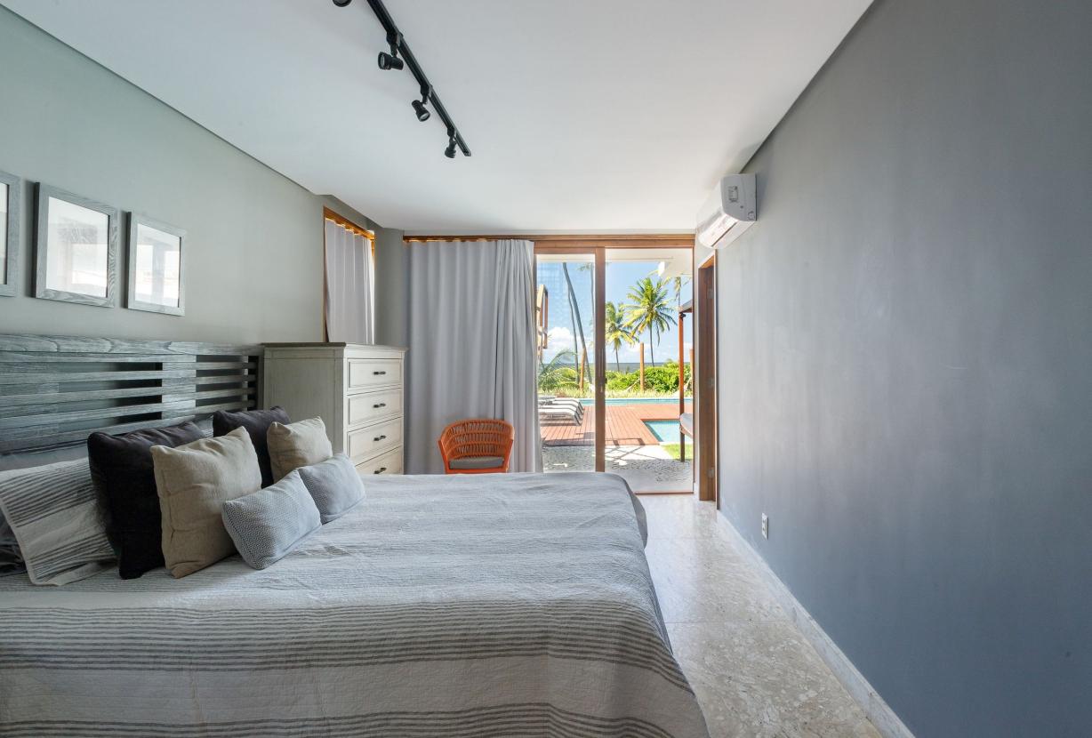 Bah421 - Beautiful oceanfront villa in Praia do Forte