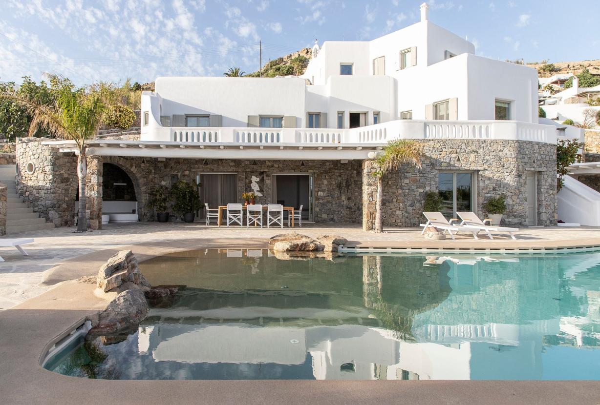Cyc002 - Una villa moderna en Kounoupas, Mykonos.