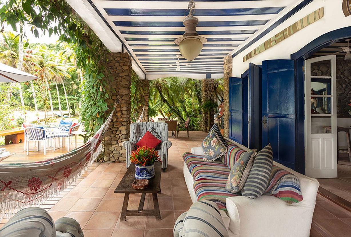 Pty011 - Maravilhosa propriedade com 2 casas à beira-mar em Paraty
