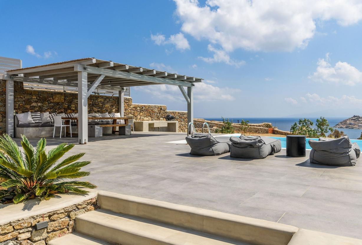 Cyc004 - Une villa d'été sur la plage de Kalafatis